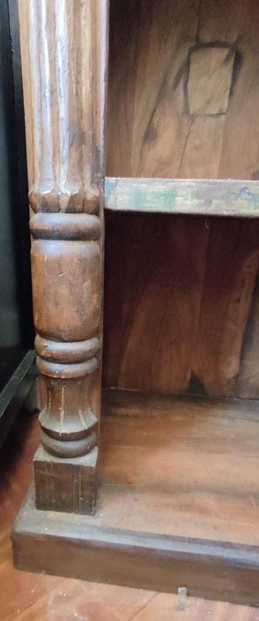 Estante alta c/ gaveta. Madeira maciça, rústica, trabalhada (novo)