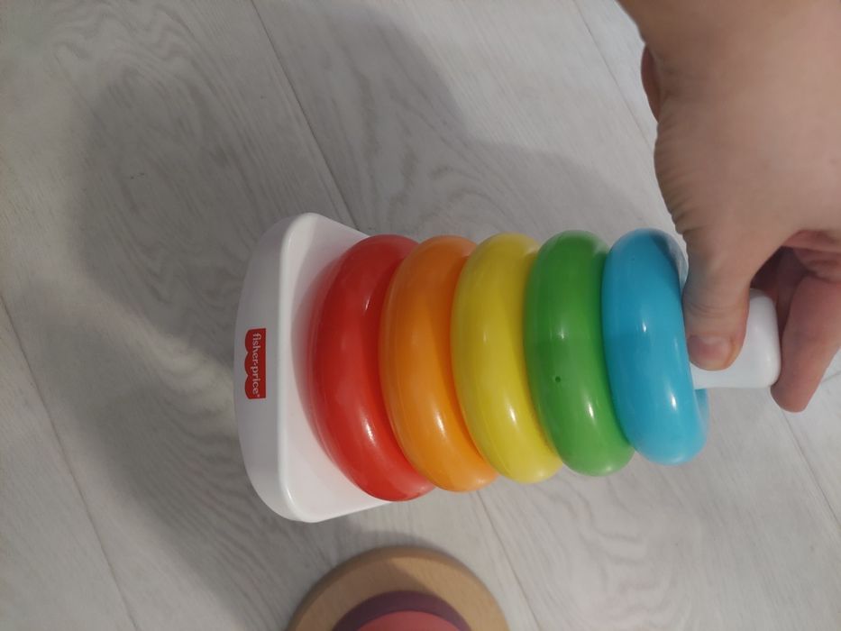 Fisher-price piramidka z kólek