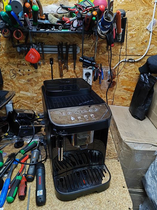 Кавомашина DeLonghi Magnifica Evo ECAM 290.22  Стан нової!