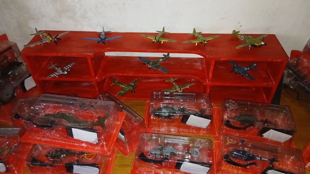Colecao  48 Heitopeto  e  10 avioes guerra