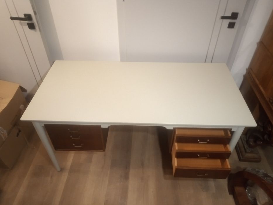 Biurko drewniane z szufladami