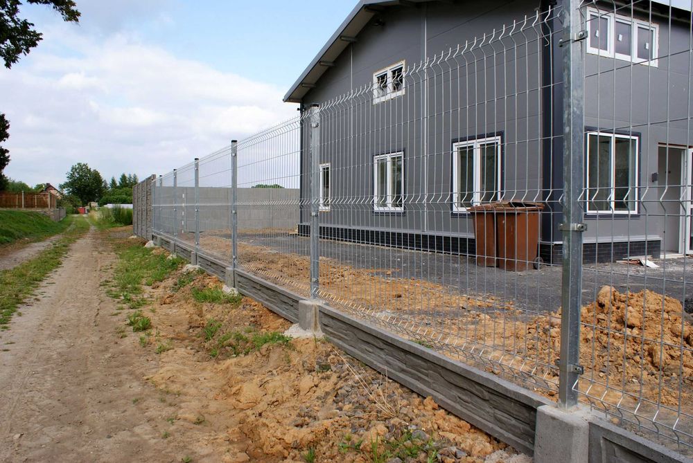 Panel ogrodzeniowy, Ogrodzenie panelowe, Przęsła, Montaż. Producent.