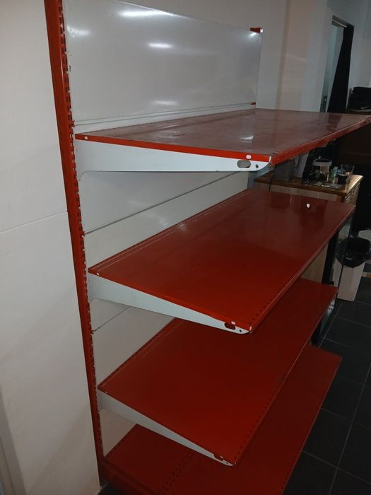 Estantes para mini mercado.