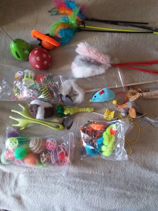 Іграшки для котиків