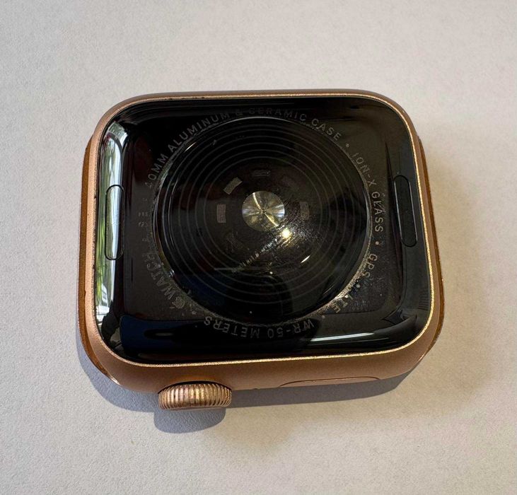 Apple Watch SE 40 mm GPS Gold | Батарея 94%