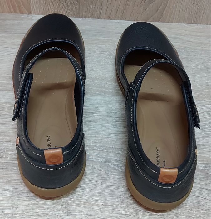 Шкіряні туфлі Clarks.