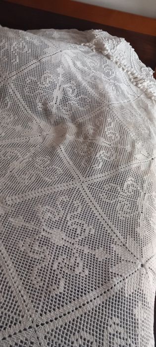 Colcha de renda em bom estado