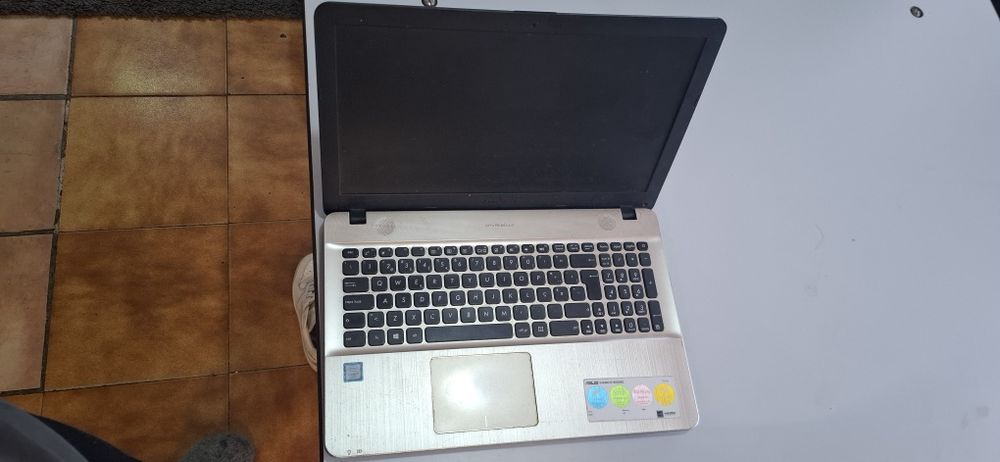 Vendo portátil Asus i7 A541U