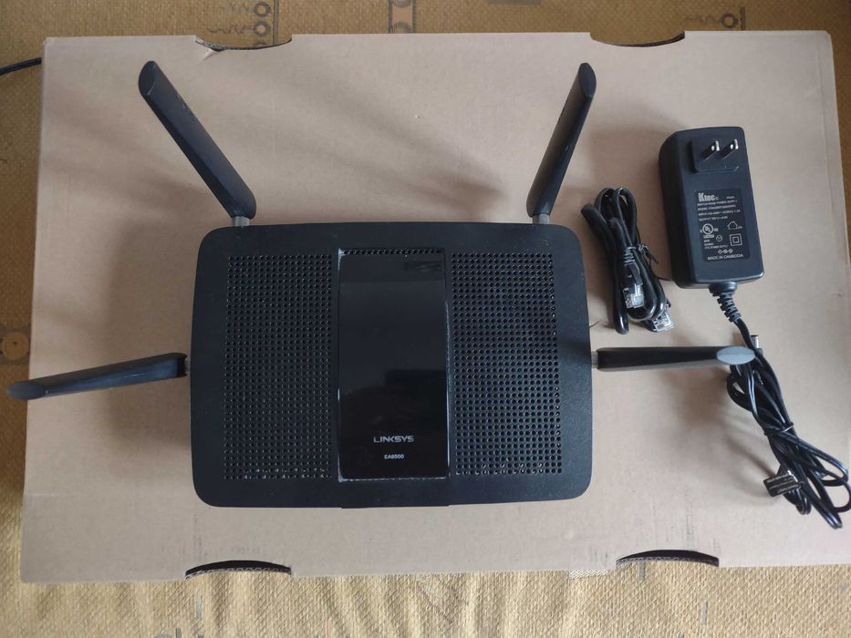 Linksys EA8500 (802.11a/b/g/n/ac 2600Mb/s) USB, 2.4 / 5 GHz   Wi-Fi 5