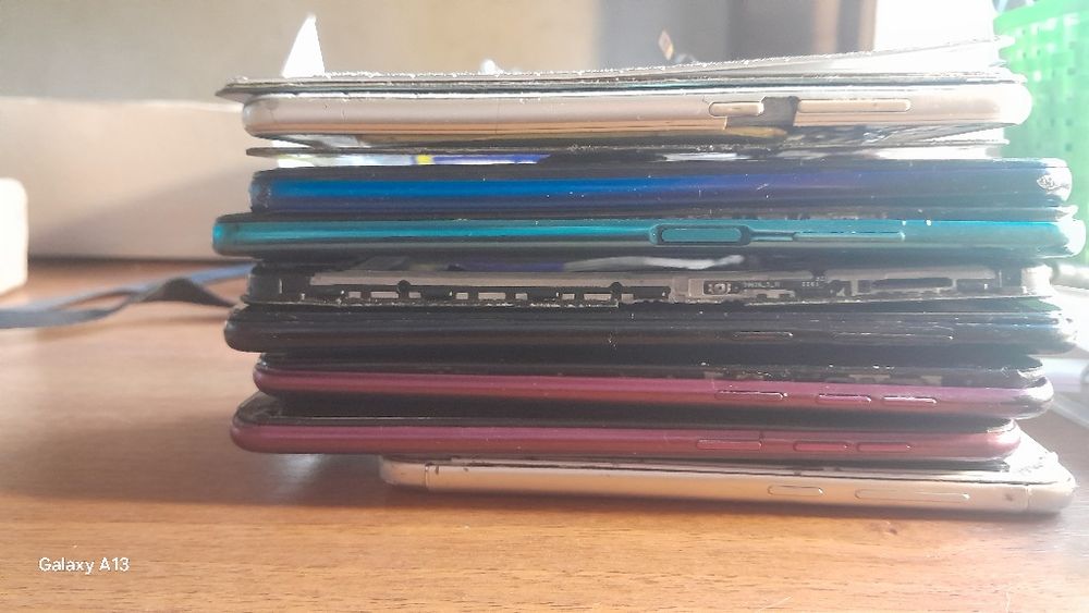 Продаю лот телефонів