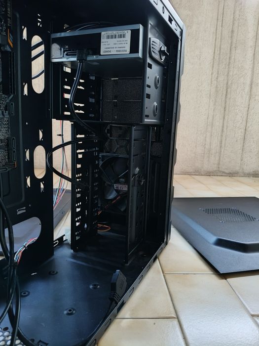 Caixa Cooler Master Micro ATX com leitor de DVD