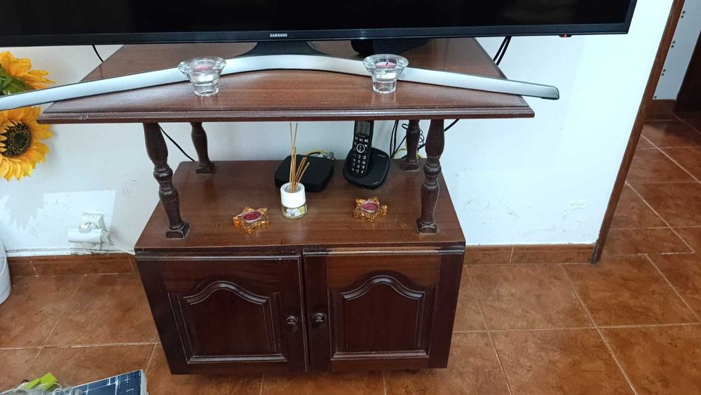 Móvel de TV com arrumação