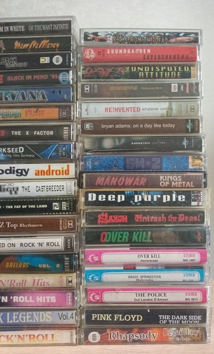 Аудіокасети рок гуртів та поп виконавців