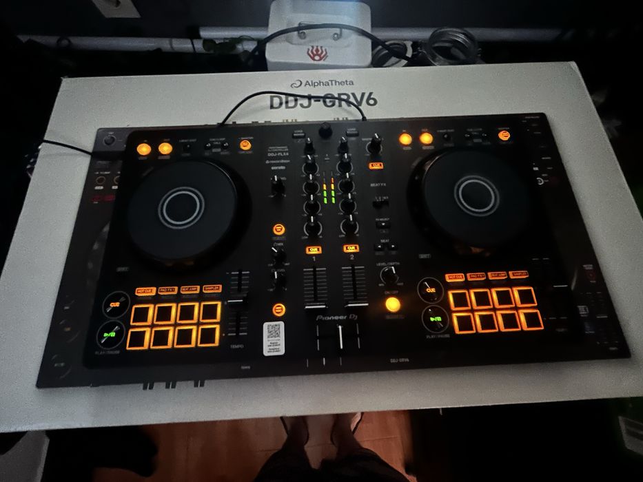 Pioneer DJ DDJ-FLX4 – Como Nova Na Caixa