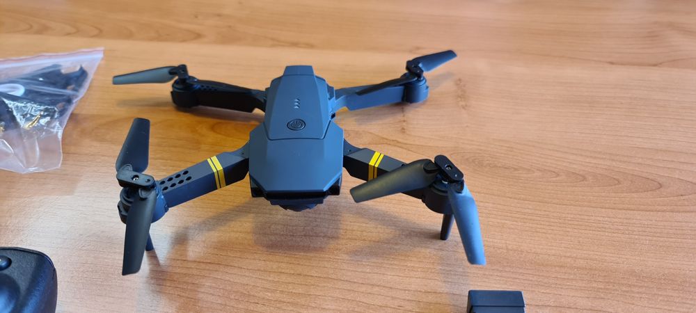 Drone com camara, 2 baterias e visão no telemovel