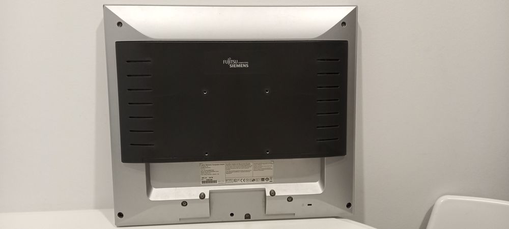 Fujitsu Siemens LCD Monitor64586087624449121