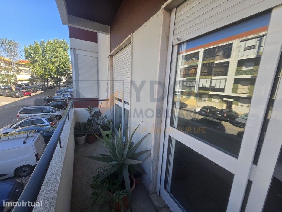 Apartamento T2 Semi-remodelado junto ao Hospital do Barreiro