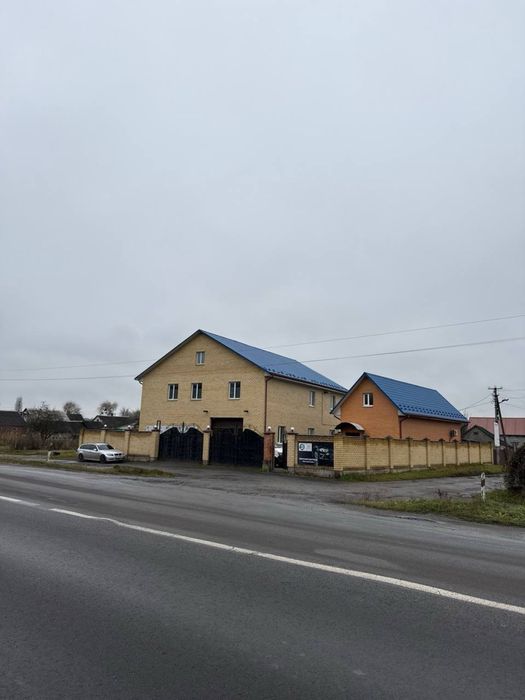 Продам будинок з комерційним приміщенням