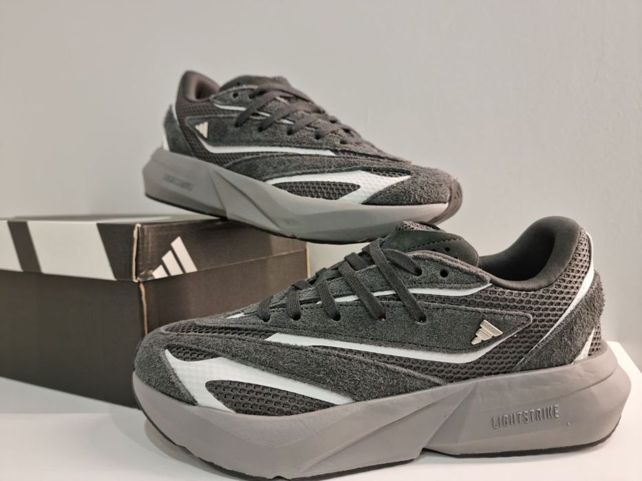 Кросівки Adidas Lightblaze