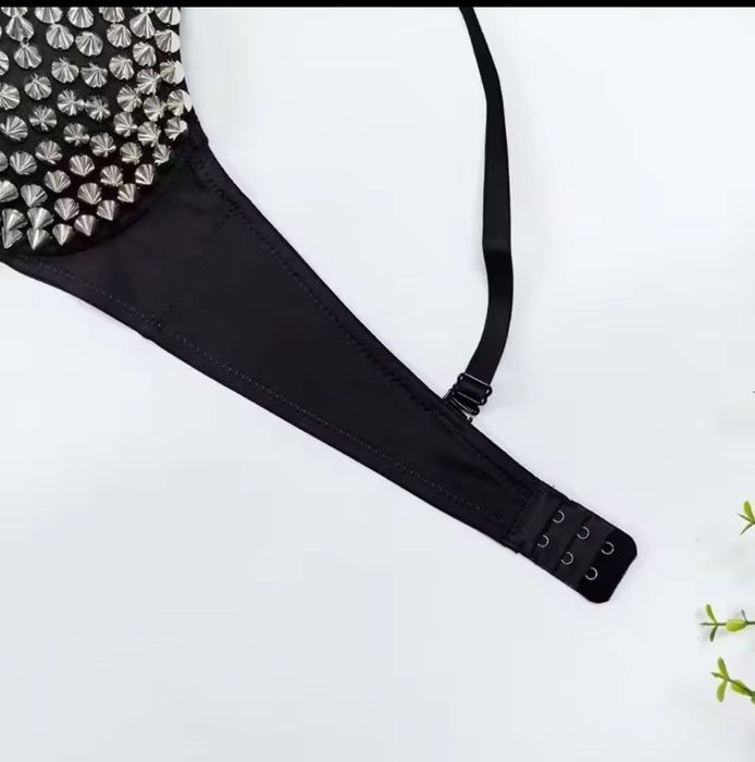 Декоративный лиф с шипами