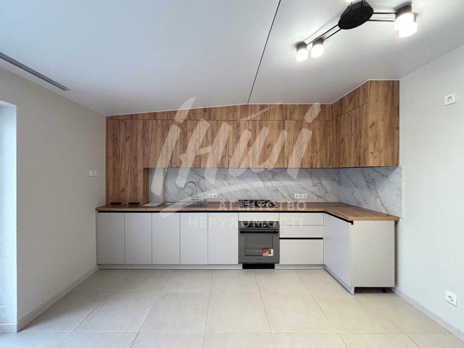 Центр міста | 2-х кімнатна квартира з ремонтом. Постанова\євідновлення