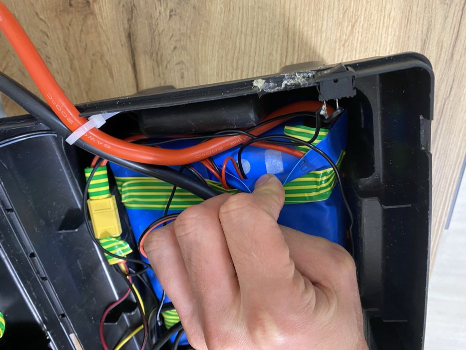 Зарядна станція з елементів eve LiFePO4-40135)