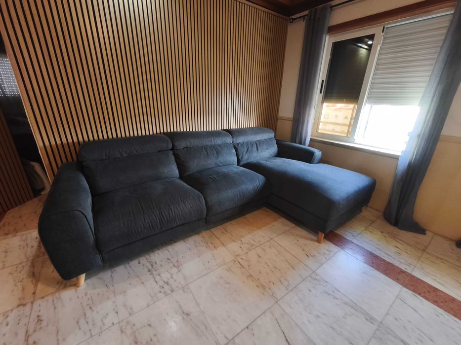 Sofá com chaise longa