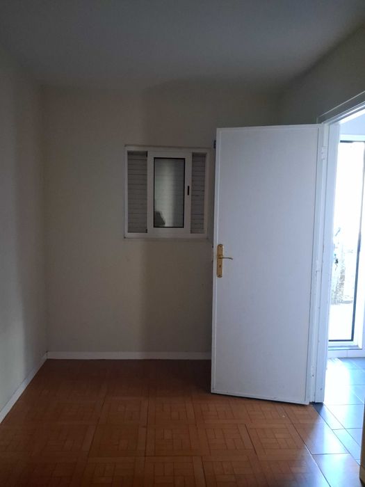 Alugo casa em Arcozelo