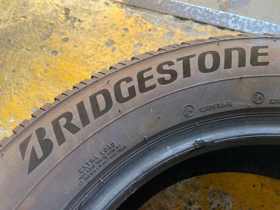 235/65 R17 Bridgestone Blizzak LM005 4шт
