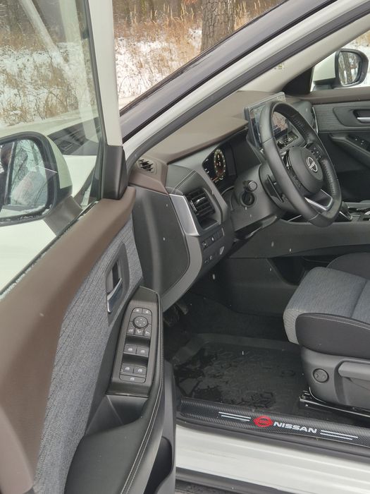 Nissan X-Trail білий перламутр 2023