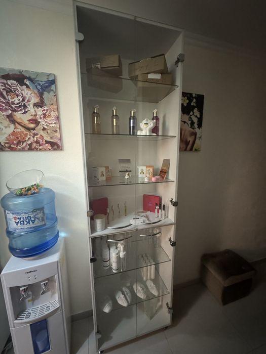 Стелаж зі склом