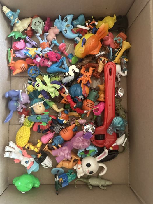 Іграшки із Кіндера