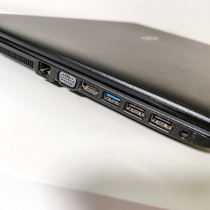 Великий ноутбук ASUS X751N (Під ремонт)