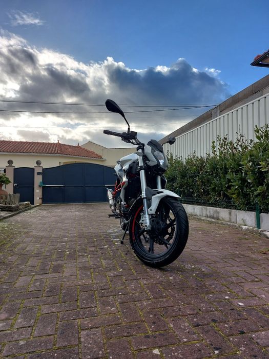 Benelli bn125 - Como nova.