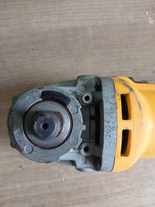 Szlifierka kątowa DeWalt DWE4057 (800W) – Niesprawna