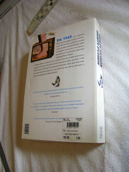 Livro "Monty Python Autobiografia pelos Monty Python"