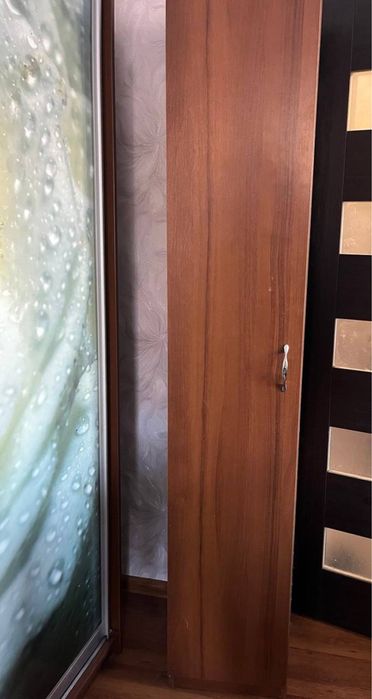 Шафа-пенал вузька для одягу / речей