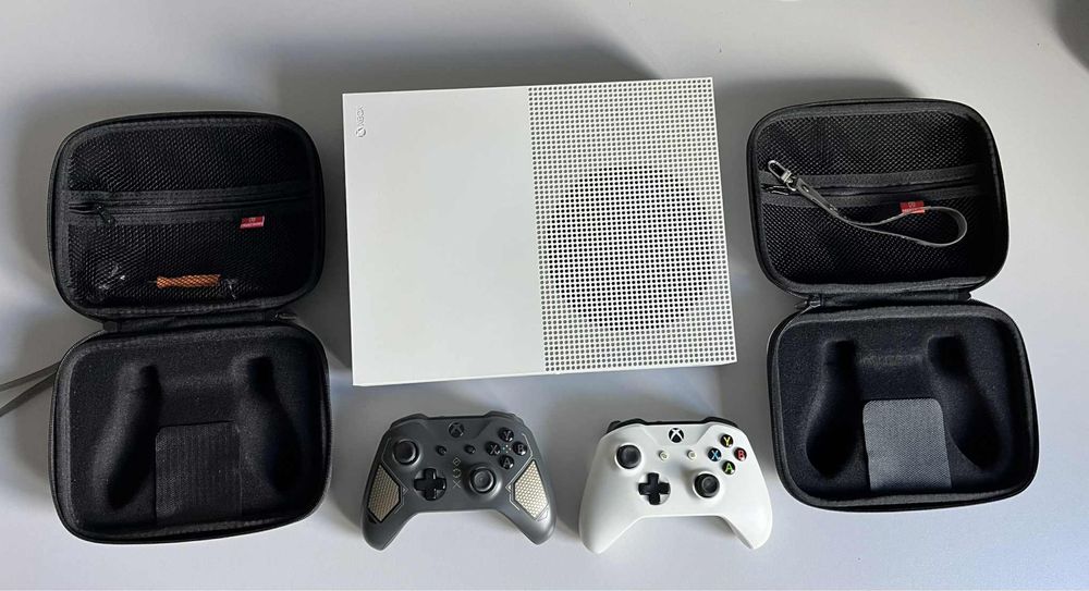 Xbox One S 500 GB + 2 pady + Wiedźmin 3 i Forza Horizon