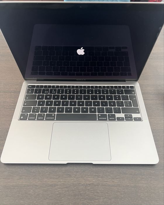 MacBook Air M1 2020 - 16 GB RAM | 256 GB SSD - como novo