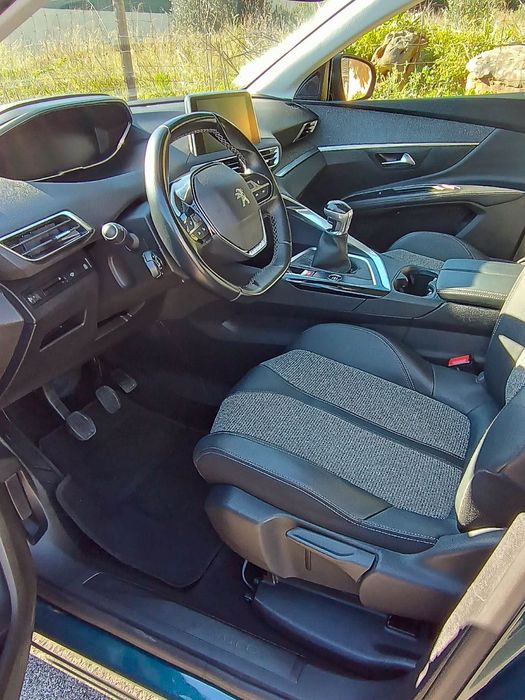 Peugeot modelo 5008