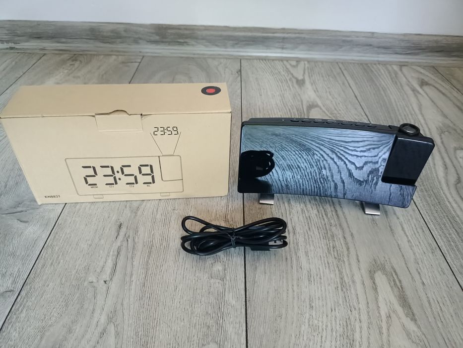 Zegar Z Projektorem Czarny