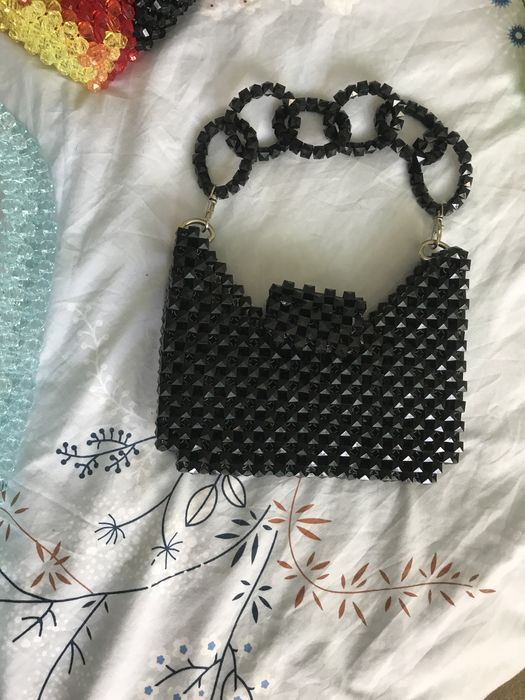 Продаю чорну сумку з бусин