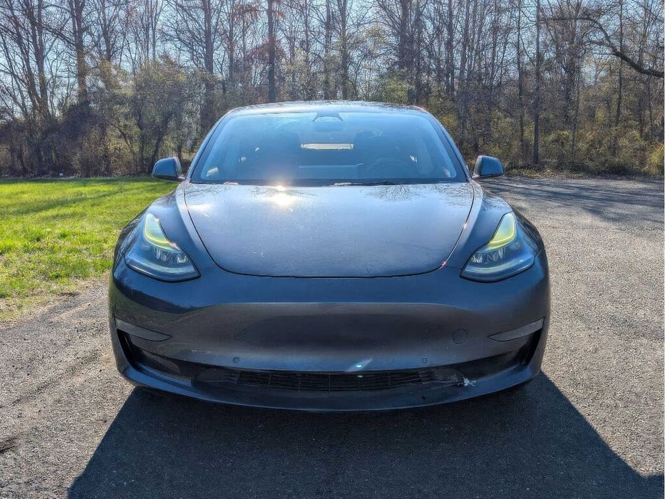 Tesla Model 3      2022