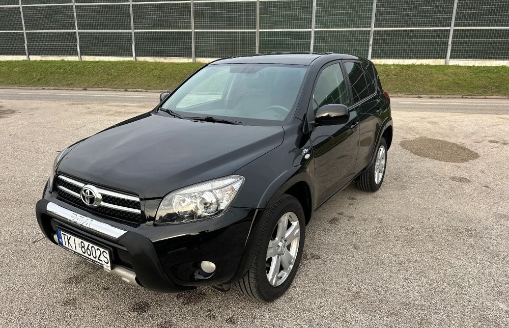 Продам Toyota RAV4 2.2 TDI в хорошому стані