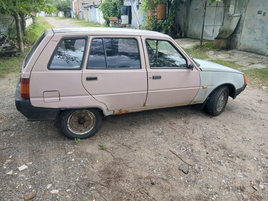 Продам Таврию  автомобиль