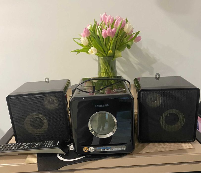 Продам музичний центр б/в Samsung з пультом і колонками Samsung MM-X7