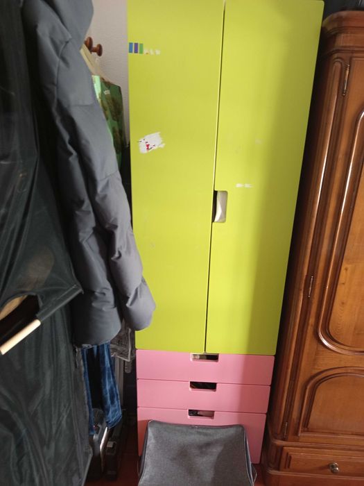 Dois guarda-roupa por 80 euros