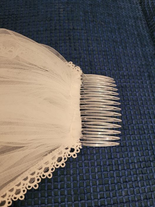 Welon ślubny do pasa obszyty koronką z grzebykiem Violetta