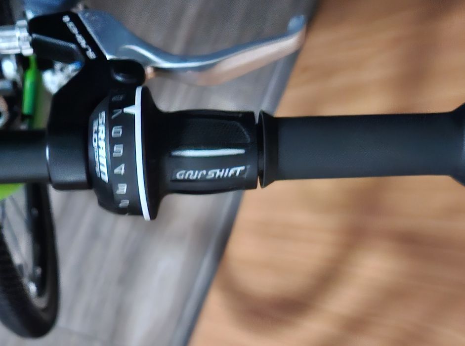 Rower Islabikes Beinn 24" 9 kg lepszy od Woom Specialized Cube