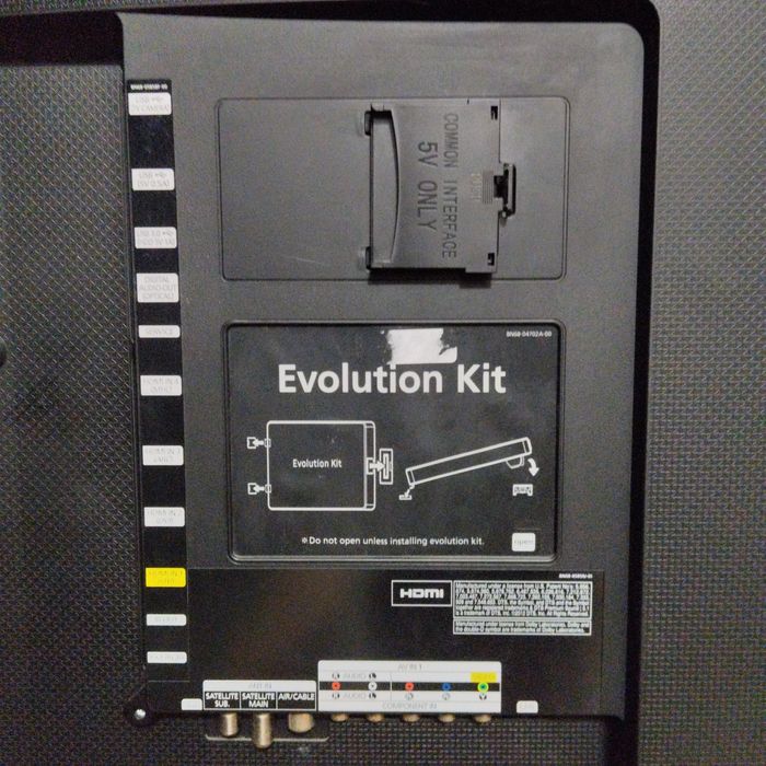 Televisão Samsung UR48H8000SL com suporte, para peças